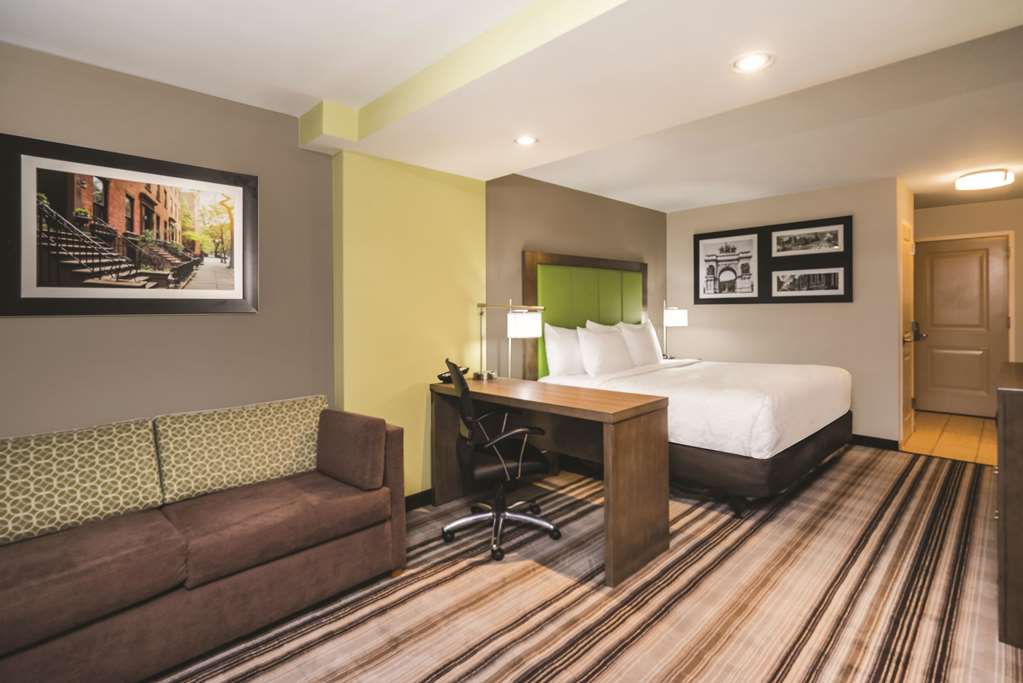La Quinta Inn & Suites by Wyndham Brooklyn Central - photo 15