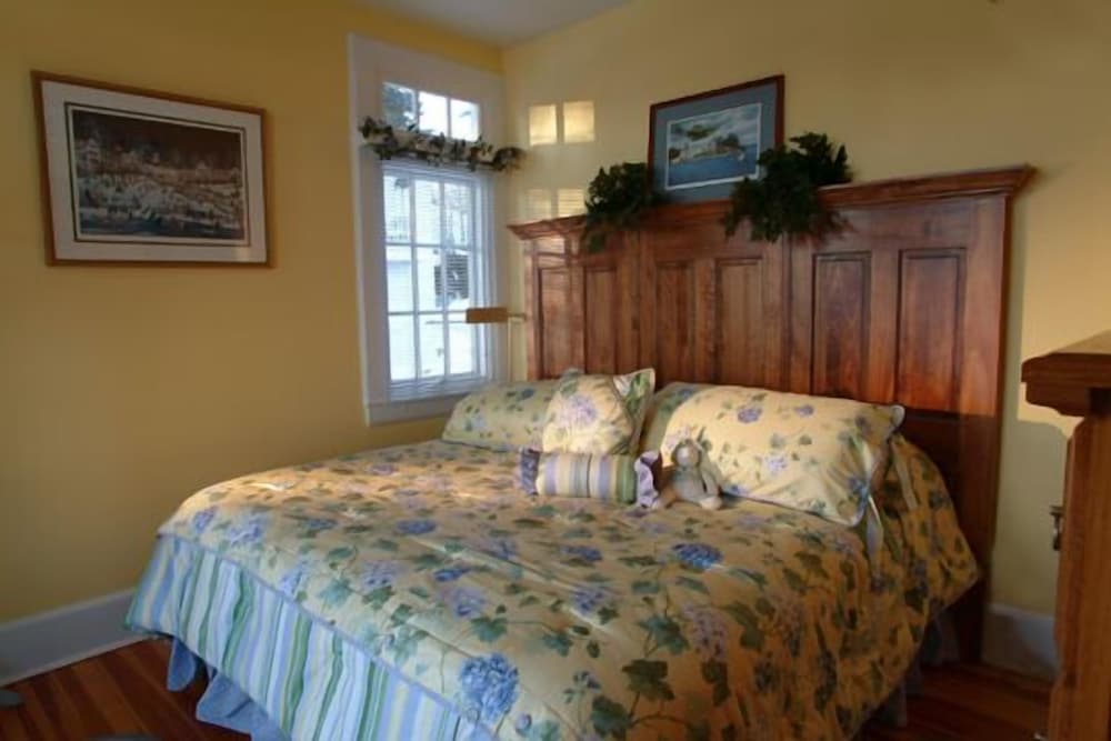 Boathouse Waterfront Lodging - photo 11