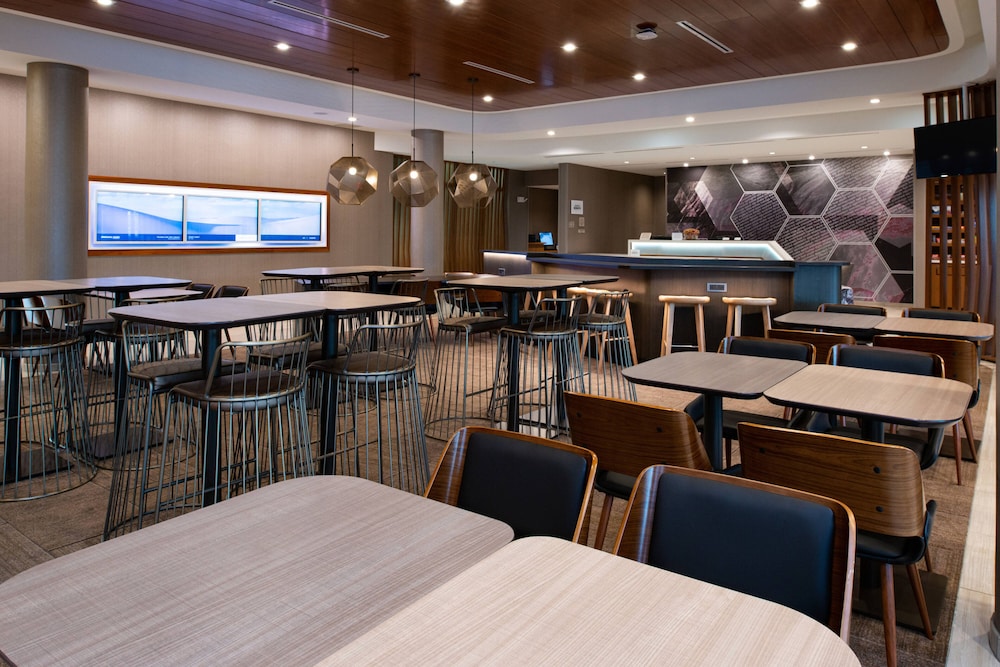 Springhill Suites Kansas City Northeast - photo 19