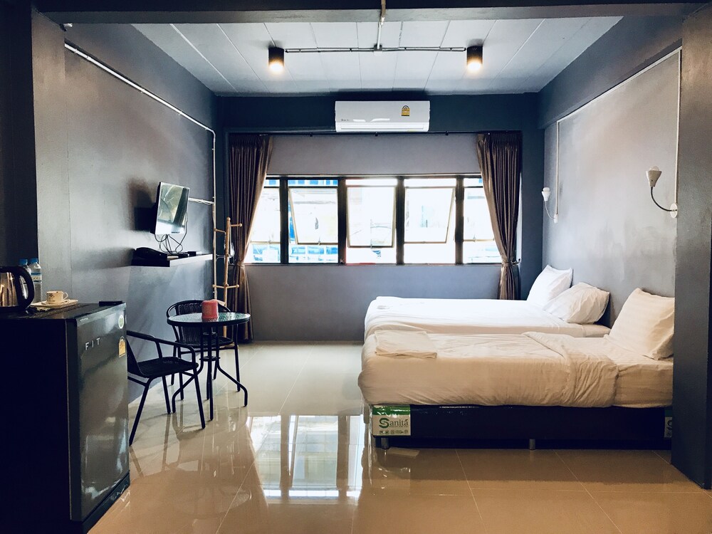 SleepCatsHostel - last minute hotel in Bangkok