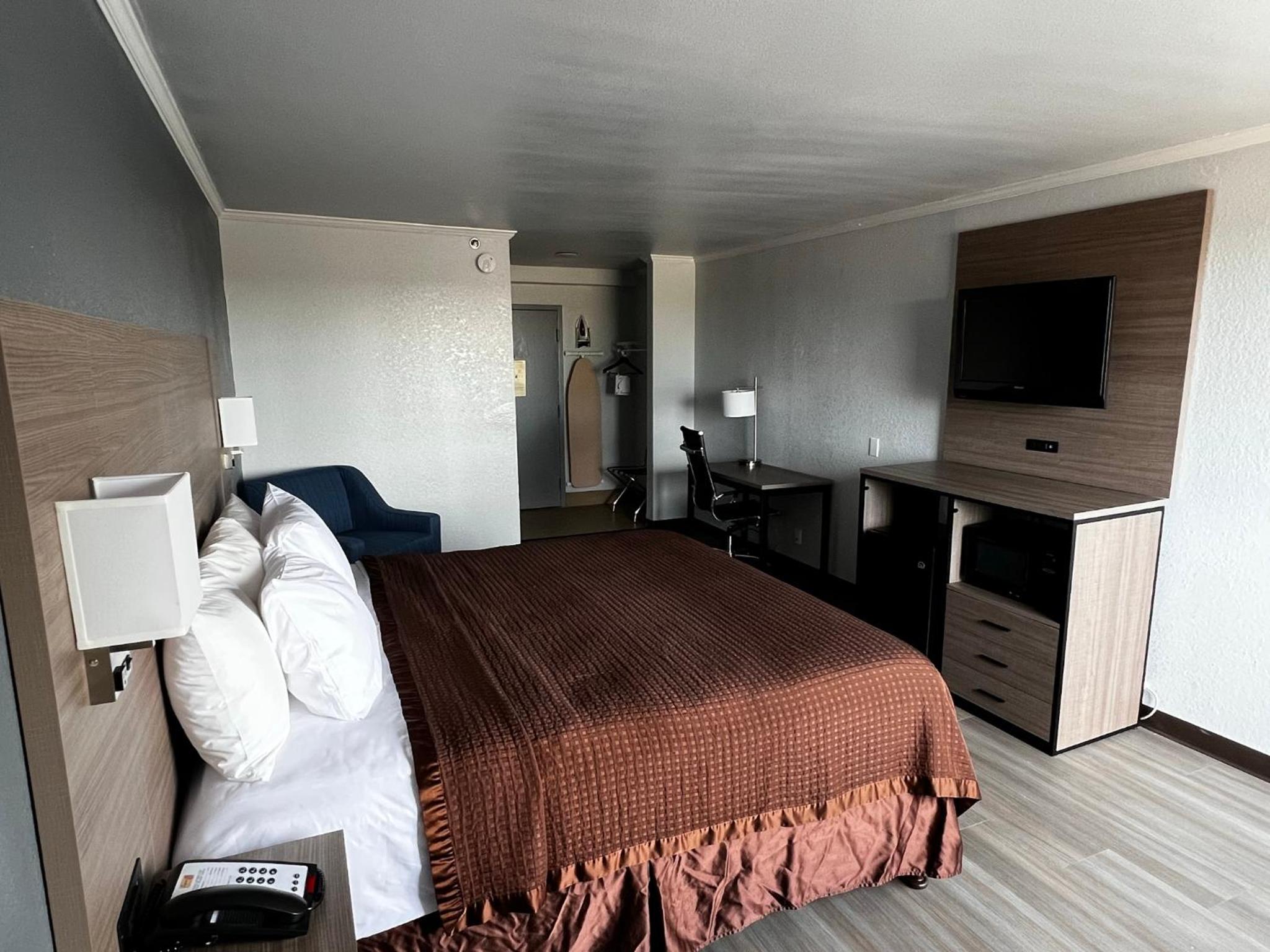Super 8 by Wyndham Fort Worth Entertainment District - photo 31