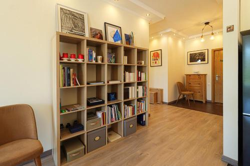 Central and Comfy Tbilisi 1BR Apartment by Wehost