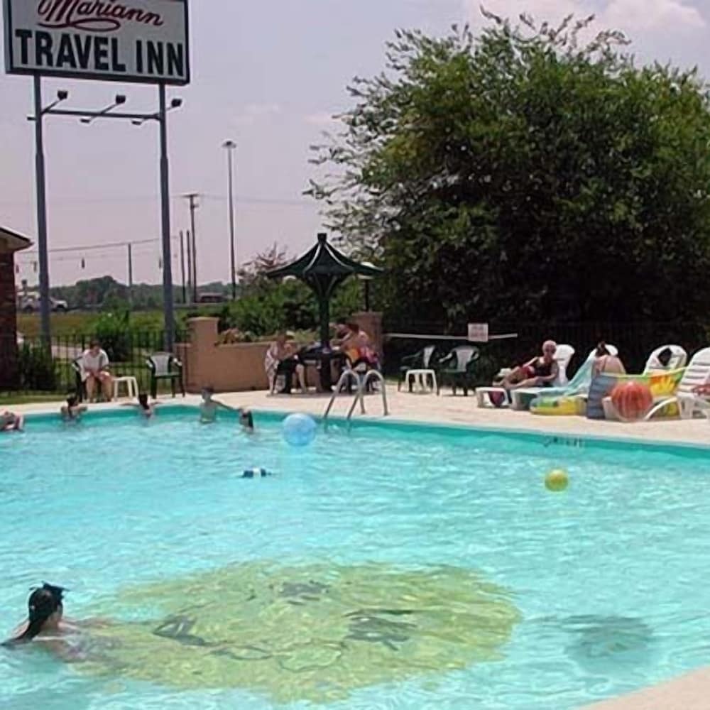 Mariann Travel Inn Scottsburg - photo 9