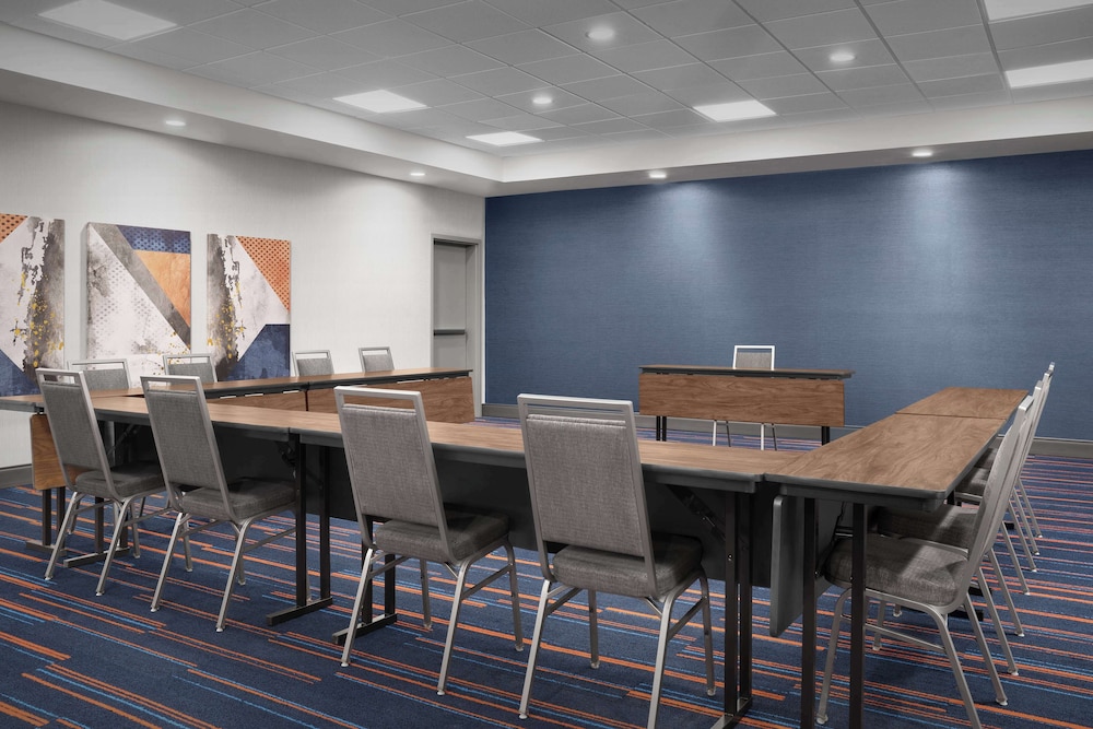 Hampton Inn & Suites Williston - photo 39