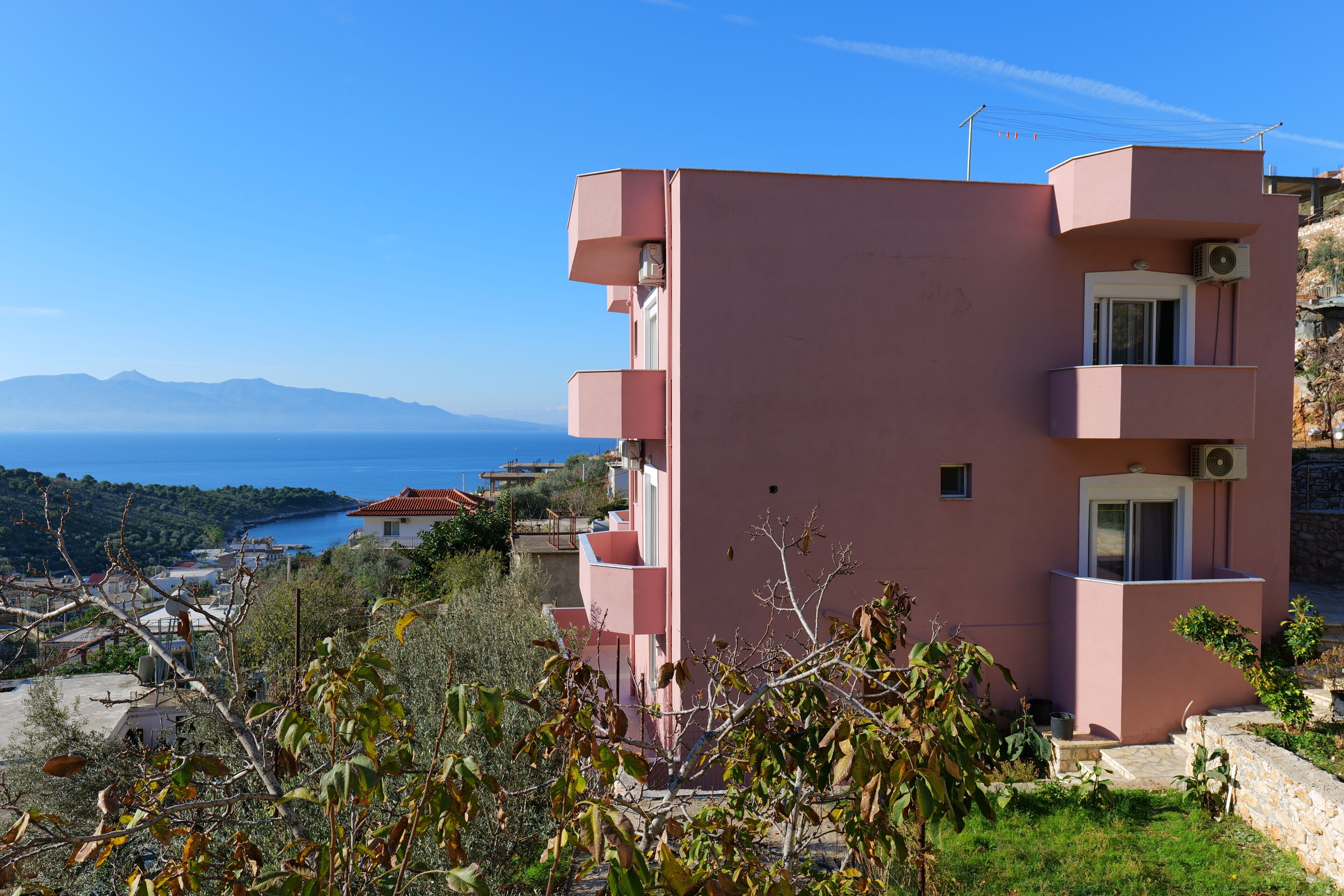 Sunny Holiday - last minute hotel in Sarande