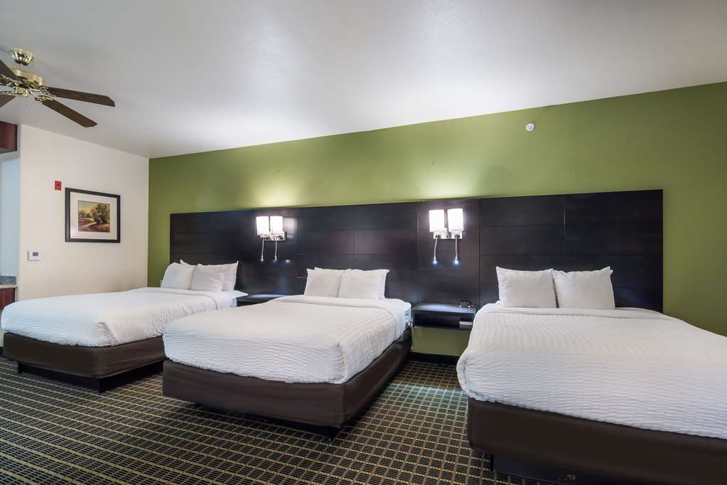 Clarion Inn & Suites Weatherford South - photo 34