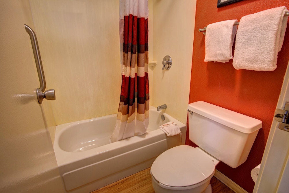 Red Roof Inn Pensacola I 10 at Davis Highway - photo 34