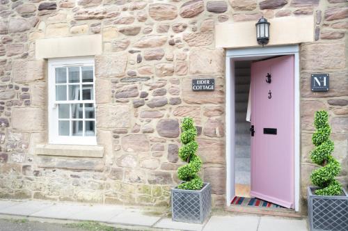 Northern Hideaways Eider Cottage Seahouses — 5-Star Luxury Hotel in Seahouses, United Kingdom
