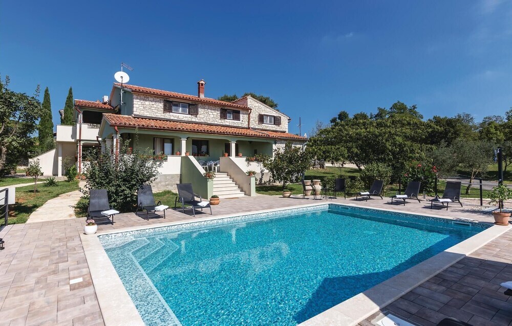Cozy Apartment In Pilkovici With Wifi — 4-Star Luxury Hotel in Kanfanar, Croatia