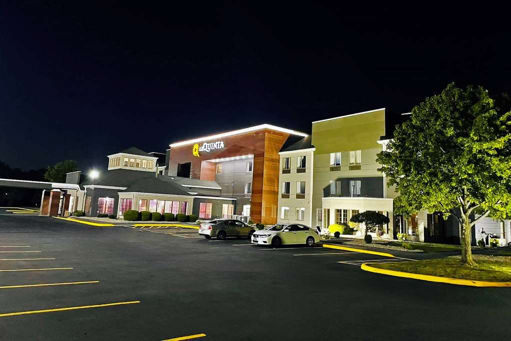 La Quinta Inn & Suites by Wyndham South Holland - photo 3
