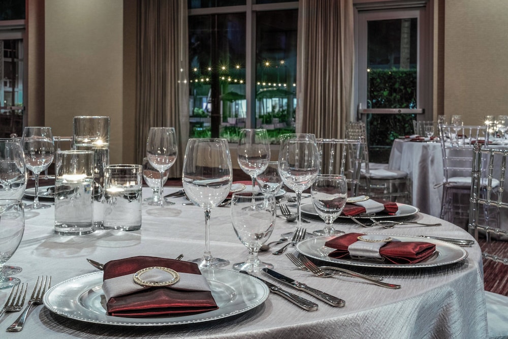 Courtyard by Marriott Miami Airport - photo 38