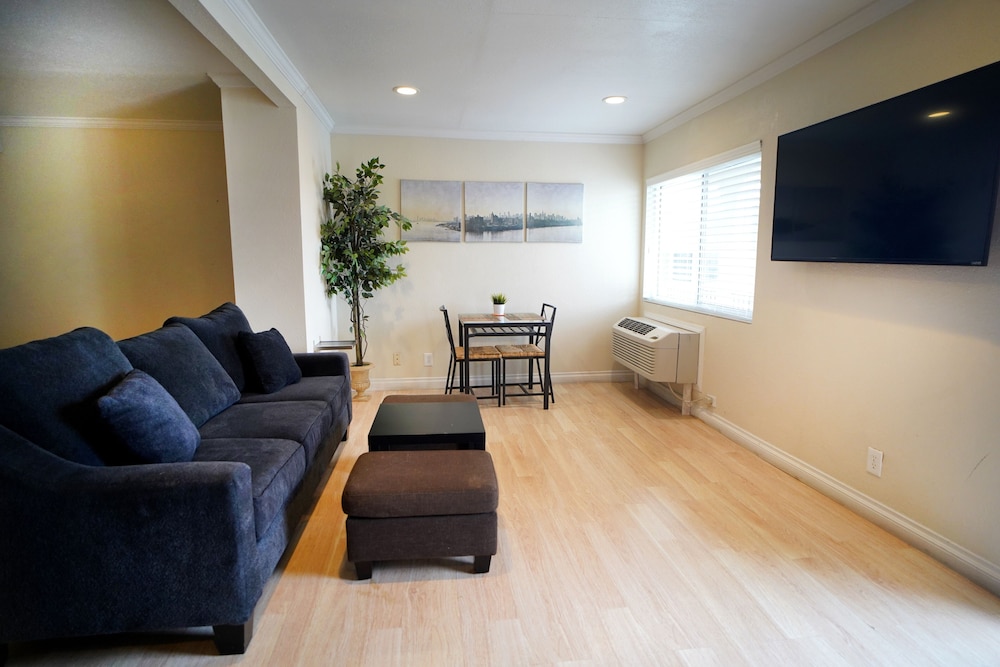 Anaheim Executive Inn & Suites - photo 73