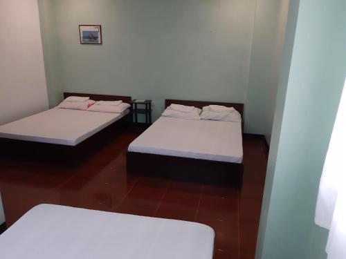 Angel and Marie’s Basic ACroom for 3 6 pax 3rdfloor in San Juan, Philippines