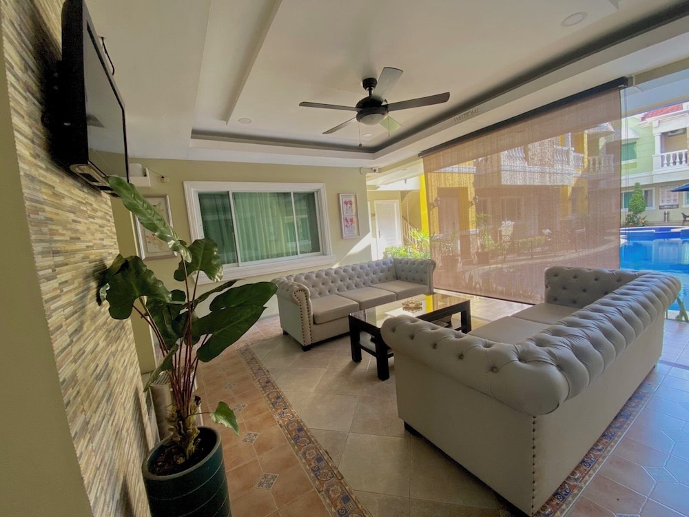 Prism Hotel — Angeles City — photo 2