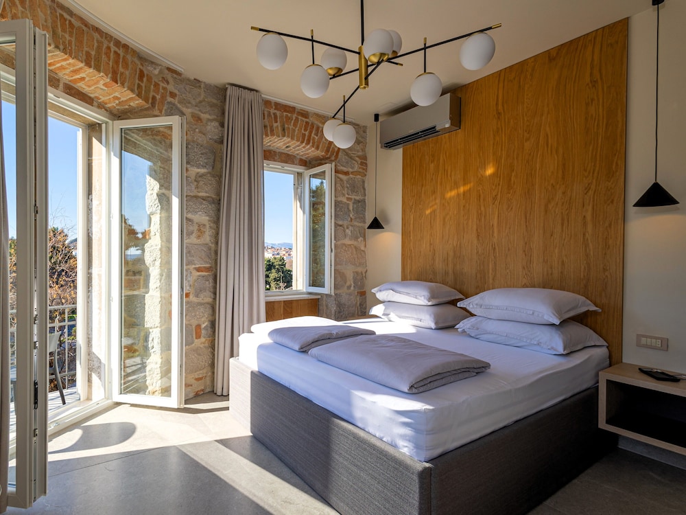 East Coast Deluxe Rooms — 4-Star Luxury Hotel in Split, Croatia