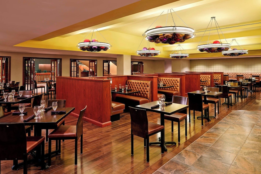 Sheraton Kansas City Hotel at Crown Center - photo 37