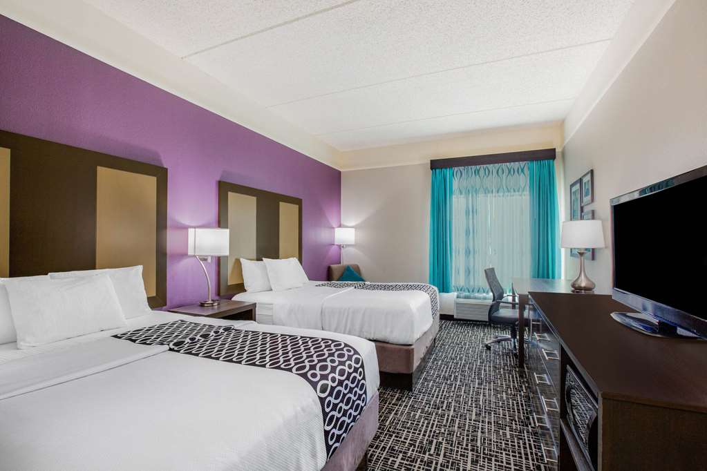 La Quinta Inn & Suites by Wyndham Mission at West McAllen - photo 16