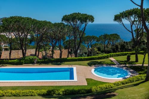E 2 Calella De Palafrugell 8 Pax — 4-Star Luxury Hotel in Palafrugell, Spain
