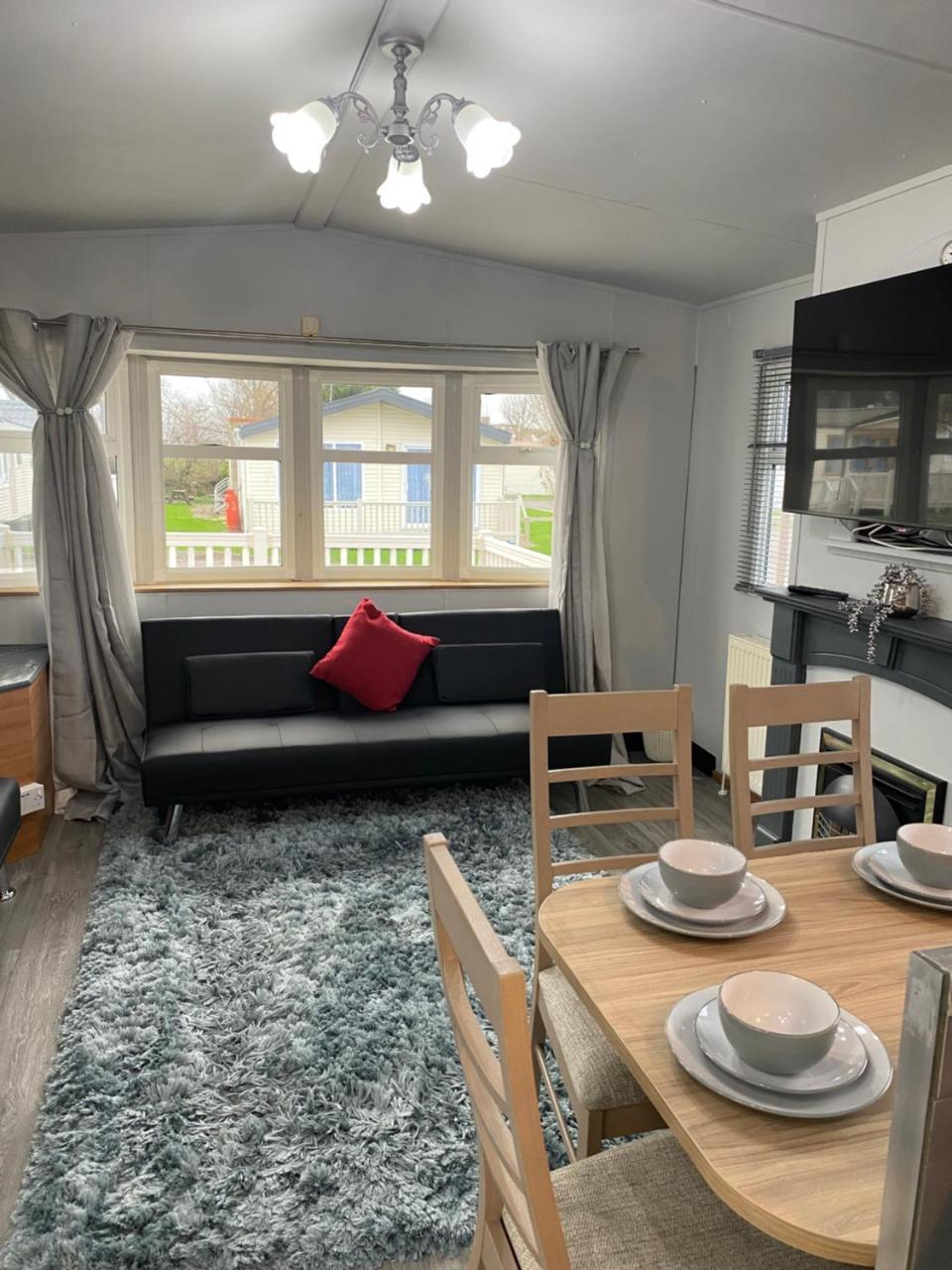 Cosy Caravan near the beach — hotel in Walton-On-The-Naze