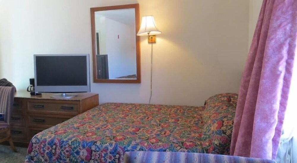 Bristol Motel - photo 4