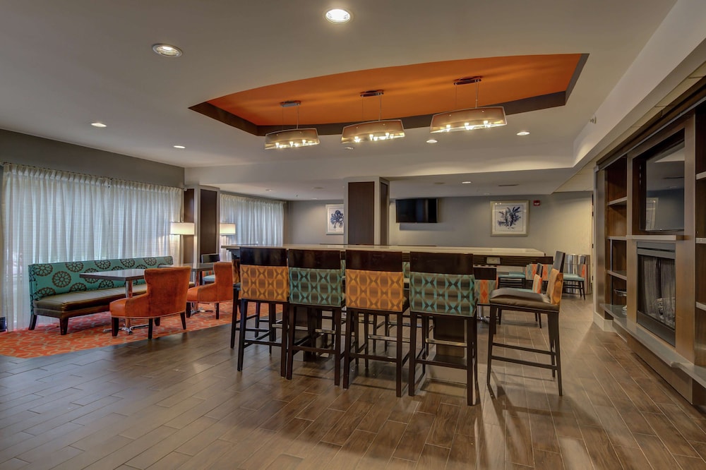 Hampton Inn Bowie - photo 4