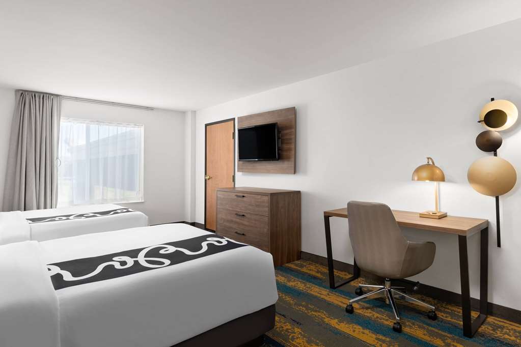 La Quinta Inn & Suites by Wyndham Kennewick - photo 49