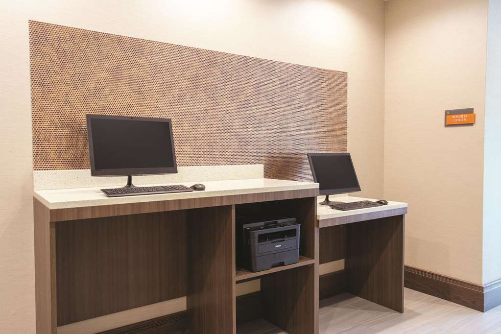 La Quinta Inn & Suites by Wyndham Buffalo Amherst - photo 43