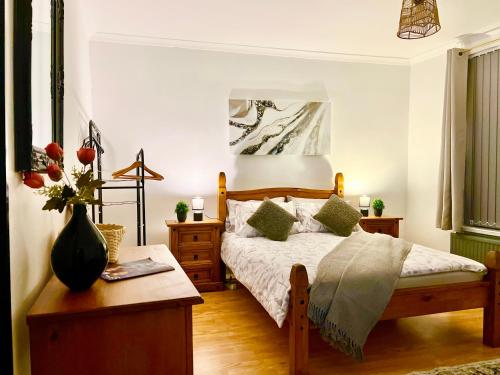 Cosy 3BDR In Levenshulme Close To Manchester City Centre And Stockport Town Free Parking WiFi in Manchester, United Kingdom