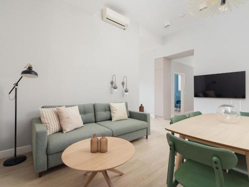 4 Bedroom Apartment Main Square — 4-Star Luxury Hotel in Krakow, Poland