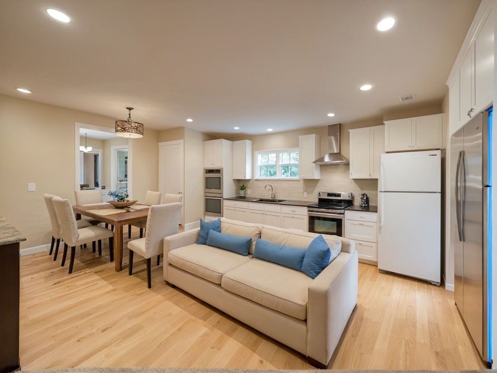 StaysPro Cityscape Luxury Rental Homes in the Heart of Los Angeles — 4-Star Luxury Hotel in Los Angeles, United States