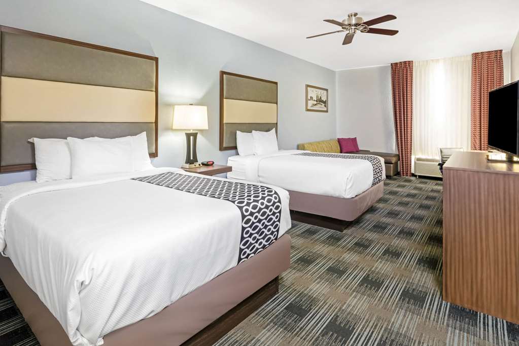 La Quinta Inn & Suites by Wyndham Guthrie - photo 13