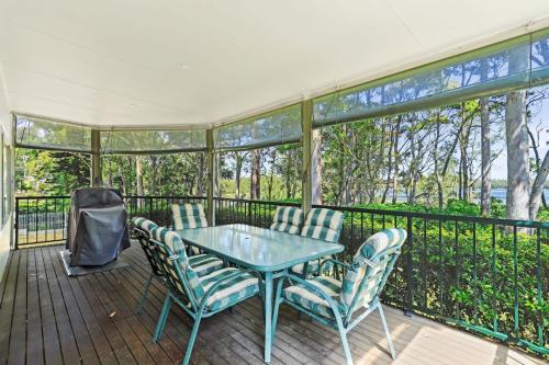 The Ideal Spot Pet Friendly Waterfront With Retro Styling — Sanctuary Point