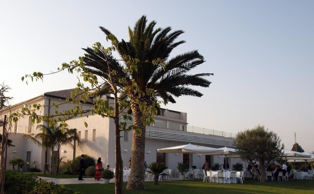 Villa San Bartolo — 4-Star Luxury Hotel in Vittoria, Italy