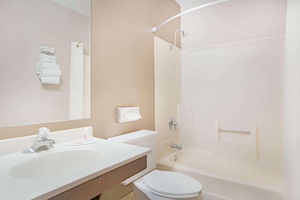 Super 8 by Wyndham Marshall MN - photo 6