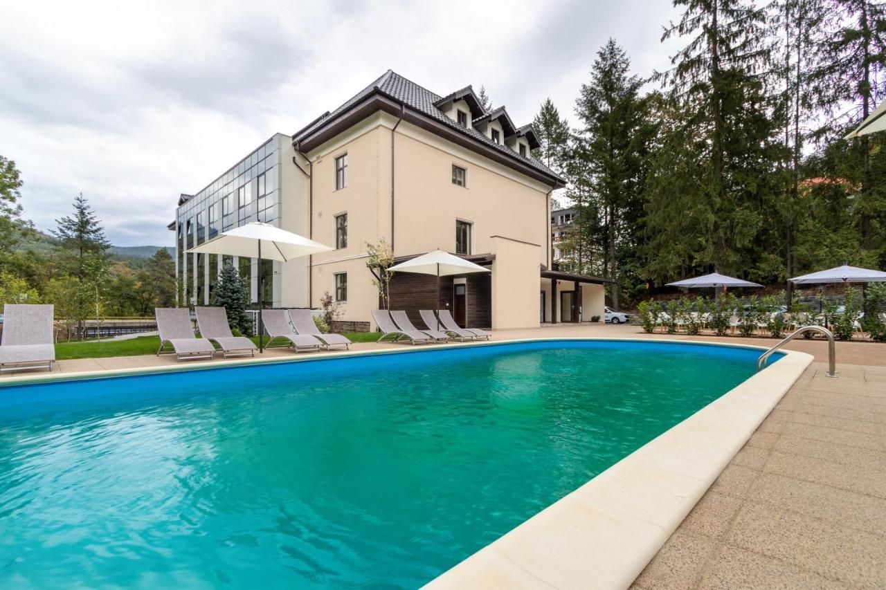 Hotel Izvoare Caciulata — hotel in Calimanesti