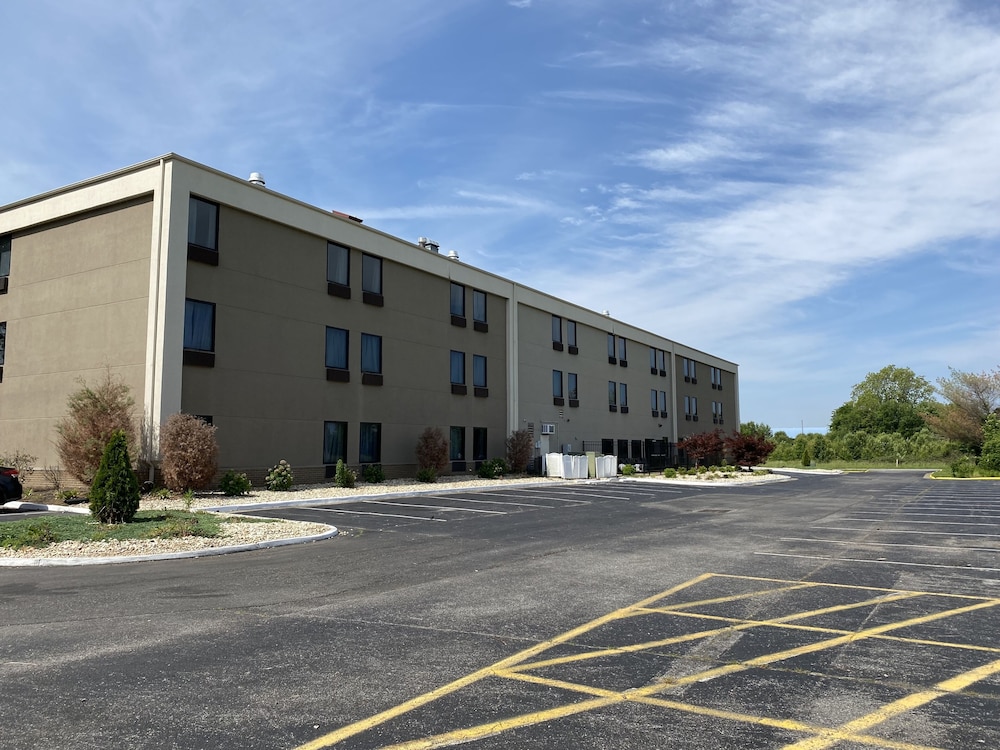Holiday Inn Express Metropolis - photo 69