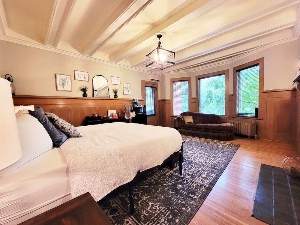 Historic GG Barnum Mansion by Heirloom Boutique Collection - photo 3