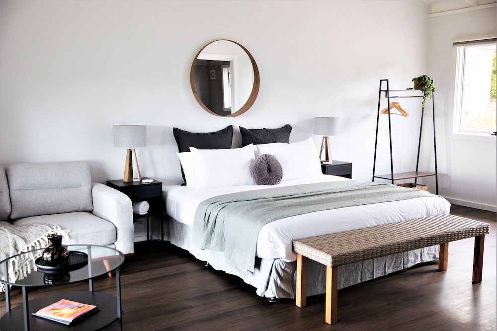 Pokolbin Farm Stay — 4-Star Luxury Hotel in Pokolbin, Australia