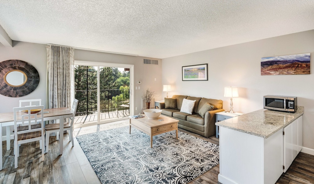 Bend Riverside Inn & Suites - photo 87