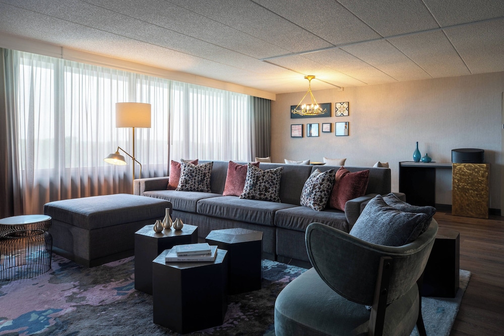 Renaissance Chicago North Shore Hotel - photo 35