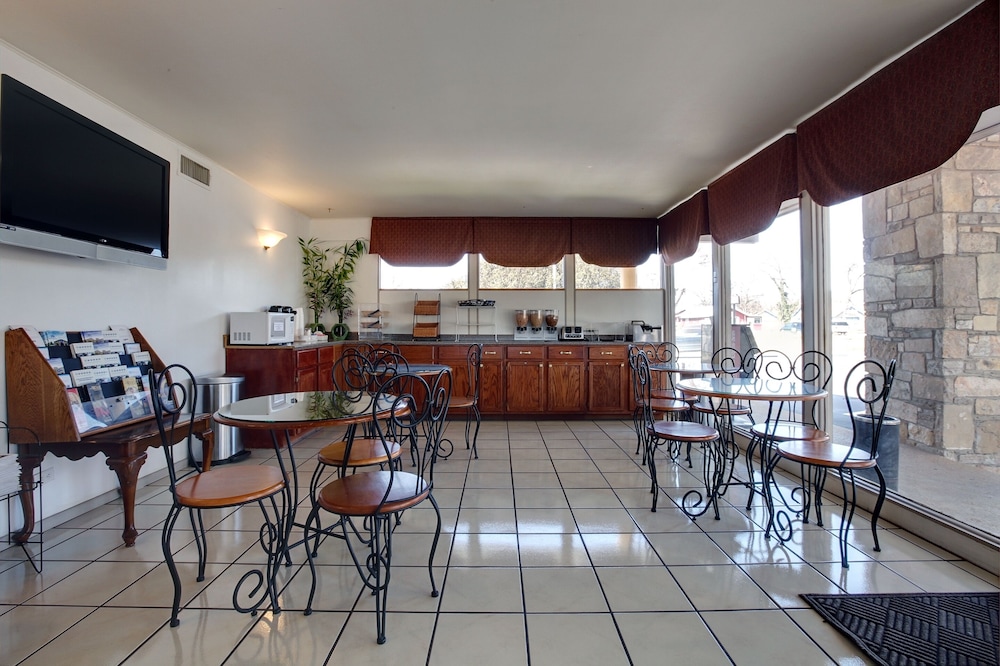 Americas Best Value Inn Uvalde - photo 16