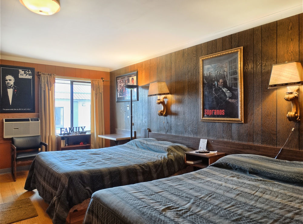Blue and White Motel - photo 10