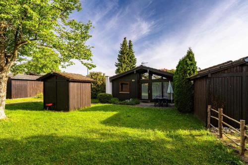 Ferienwohnpark Immenstaad am Bodensee Satteldachhaus Typ 9 SD 49 — hotel in Immenstaad Am Bodensee