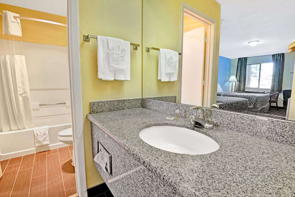 Days Inn & Suites by Wyndham Albuquerque West - photo 17