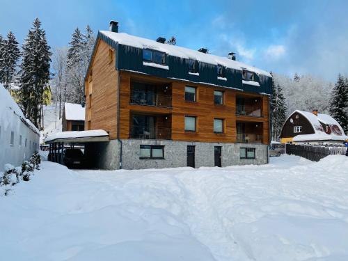 Apartmány Hromovka — 4-Star Luxury Hotel in Spindleruv Mlyn, Czech Republic