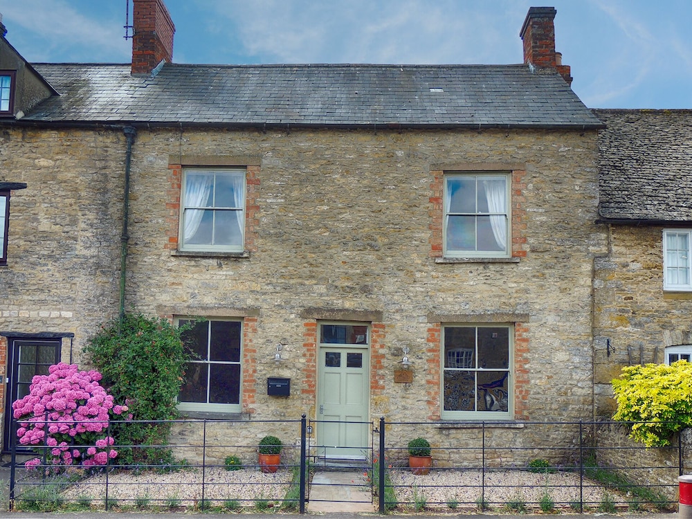 Rathbone Cottage — 4-Star Luxury Hotel in Stow On The Wold, United Kingdom