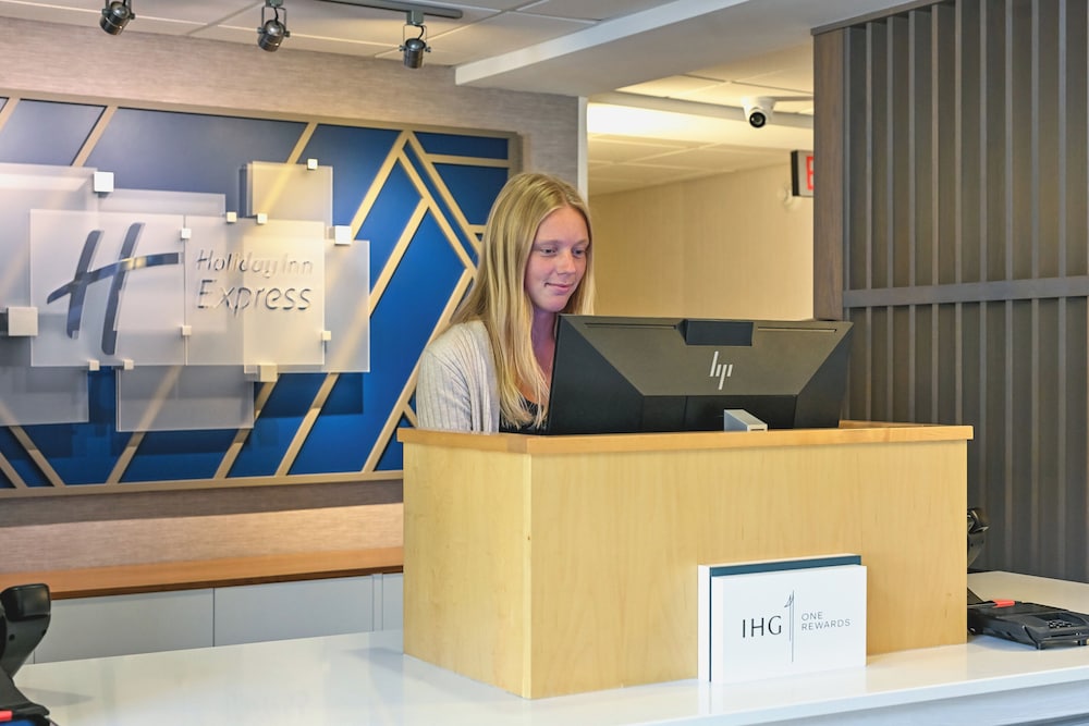 Holiday Inn Express Houghton Keweenaw by IHG - photo 106