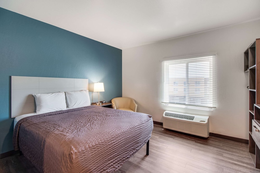 WoodSpring Suites Bakersfield Airport - photo 7