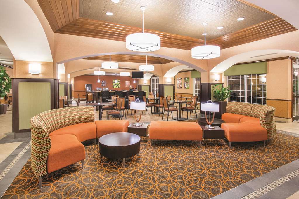 La Quinta Inn & Suites by Wyndham Bentonville - photo 4