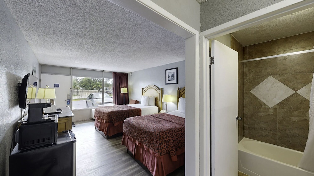 Days Inn by Wyndham Orlando Downtown - photo 21